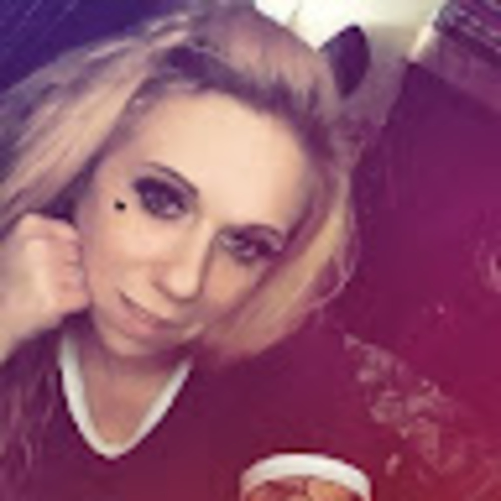 Meet your Posher, Adrianne